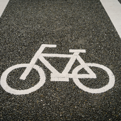 В Алматы обустраивают велодорожки со светофорами