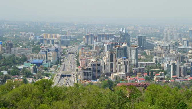 Депутаты: Лазейка для строительства небоскрёбов в Алматы осталась