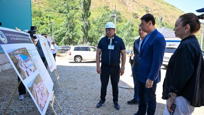 Аким Алматы проверил строительство ключевых объектов водоснабжения