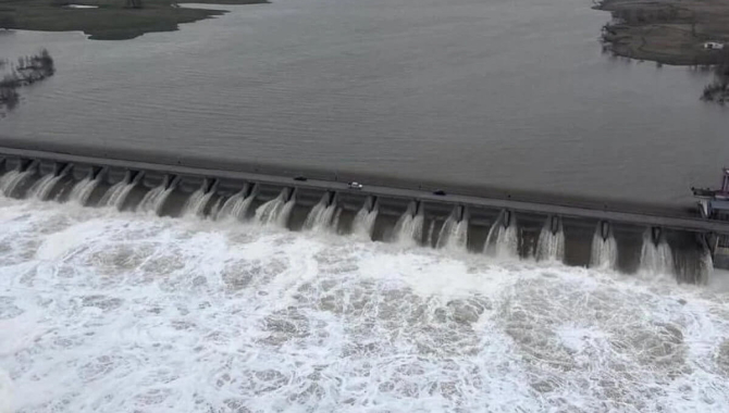 В Северо-Казахстанской области реконструируют защитную дамбу